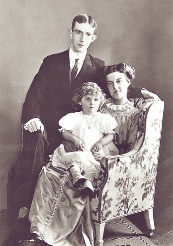 Prins Wilhelm och prinsessan Maria med prins Lennart foto 1911